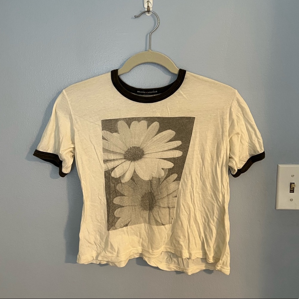Brandy Melville baby tee daisy